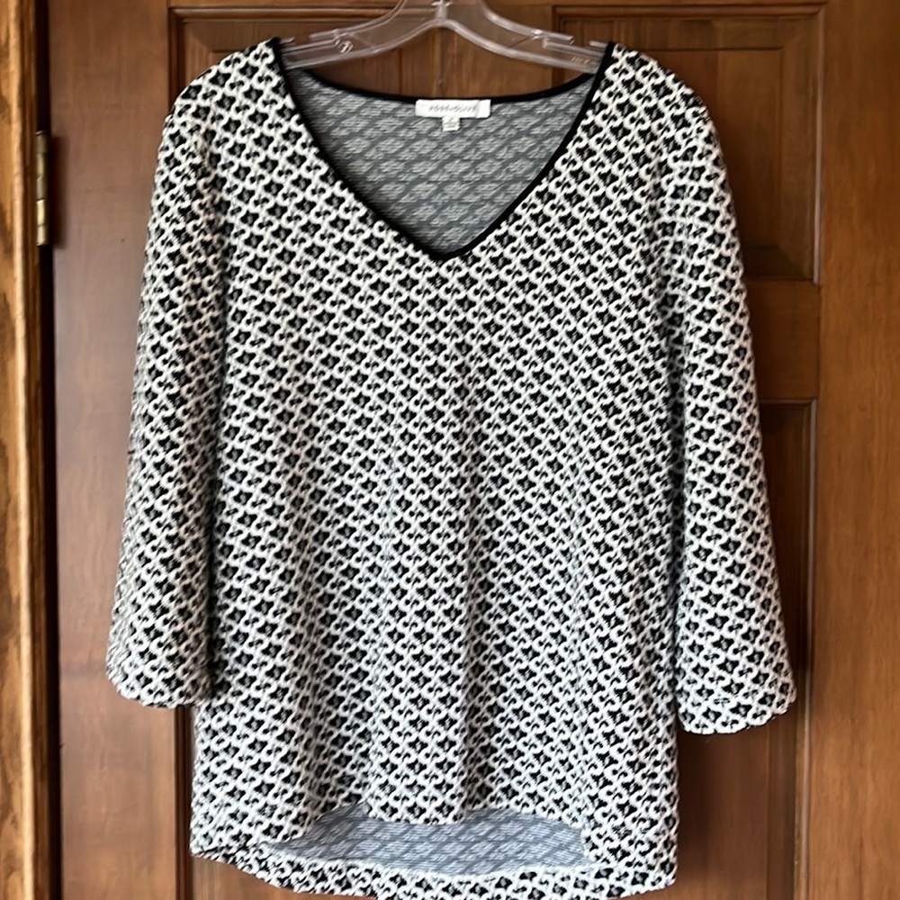 Black and White top with 3/4 sleeves